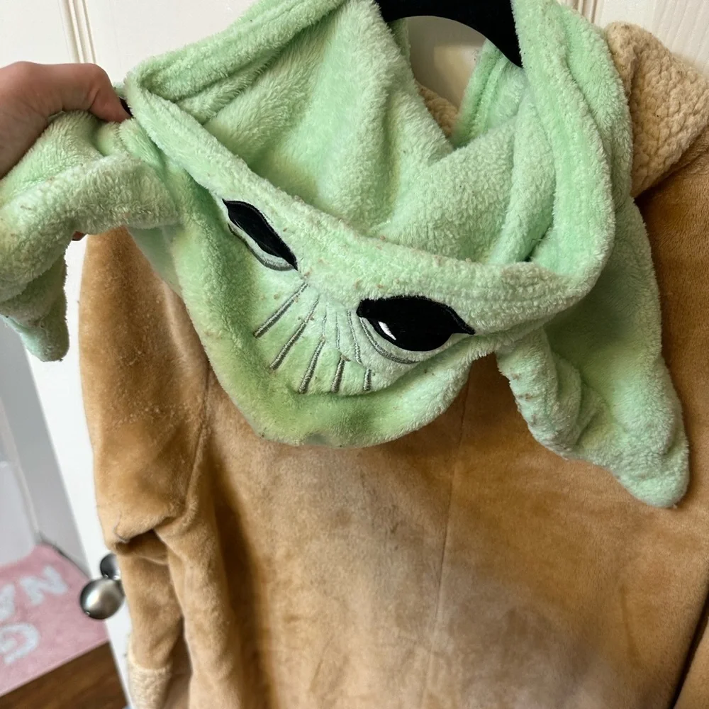 Star Wars Beige and Mint Green Character Onesie - Picture 2 of 3